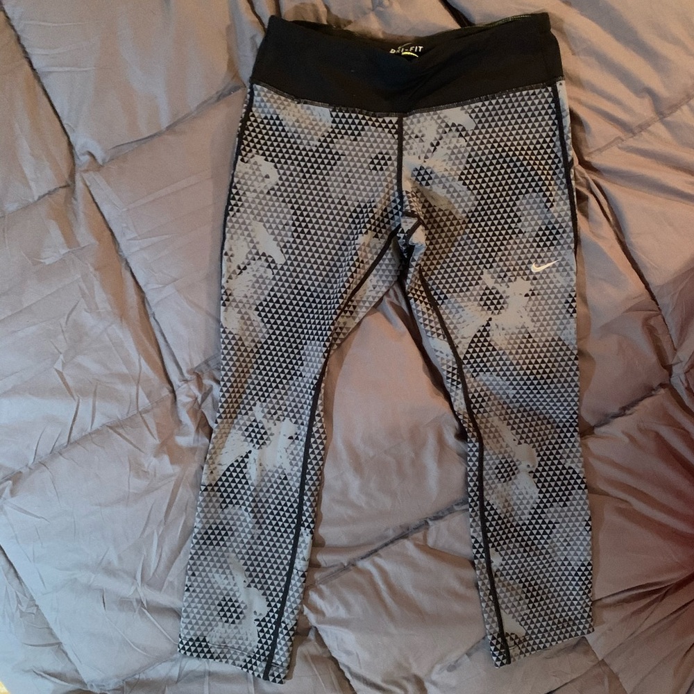 Women’s Nike compression Capris size small
